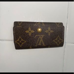 Louis Vuitton 4 key holder monogram cles wallet